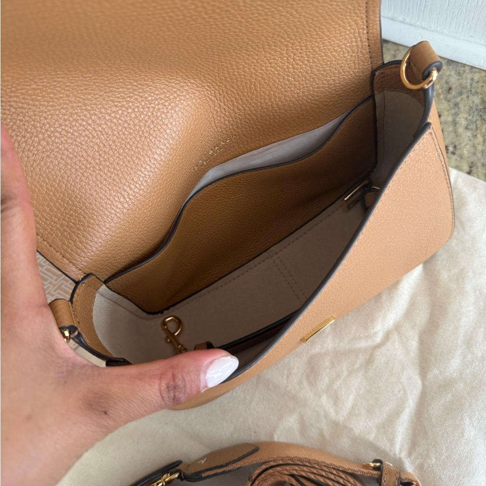 New Tory Burch Thea web flap crossbody tan - Picture 13 of 14